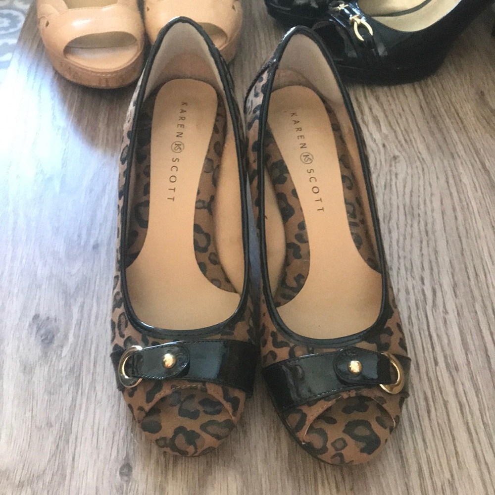 Karen Scott Leopard Print Pumps